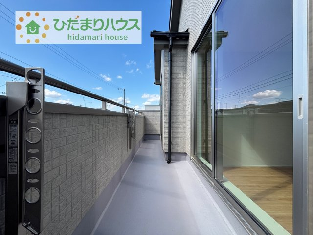 【バルコニー】 | つくばみらい市富士見ヶ丘３丁目26番　新築戸建　B号棟 | 広々としたバルコニー。お洗濯物もぜーんぶ干せちゃいます！！