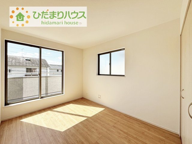 【洋室】 | つくばみらい市富士見ヶ丘３丁目26番　新築戸建　B号棟 | バルコニーに面していて、たっぷり光りの入る明るい子供部屋です！