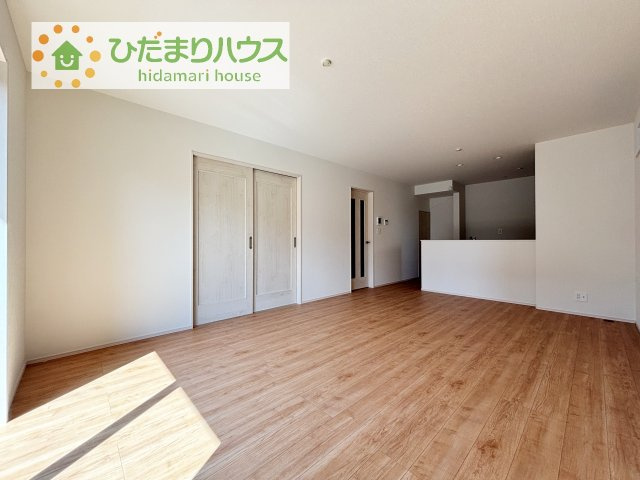 【居間・リビング】 | つくばみらい市富士見ヶ丘３丁目26番　新築戸建　B号棟 | お友達や親戚とホームパーティもいいですね(*^^*)
