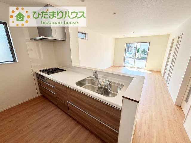 【キッチン】 | つくばみらい市富士見ヶ丘３丁目26番　新築戸建　B号棟 | 料理をしながらでも、ご家族との会話を楽しめる対面式キッチン♪