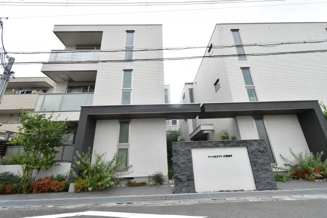 へーベルメゾン小松西町西棟の外観