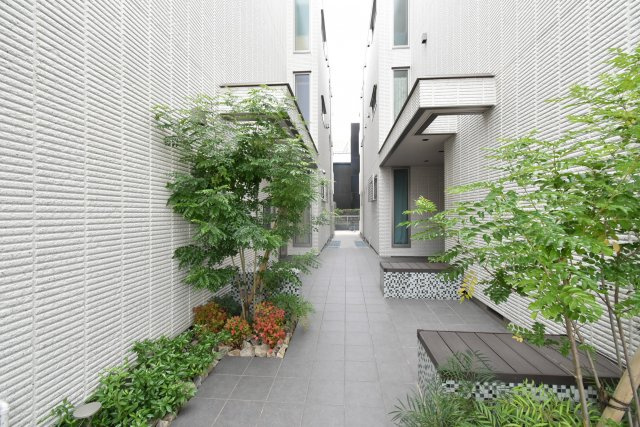 へーベルメゾン小松西町西棟のエントランス