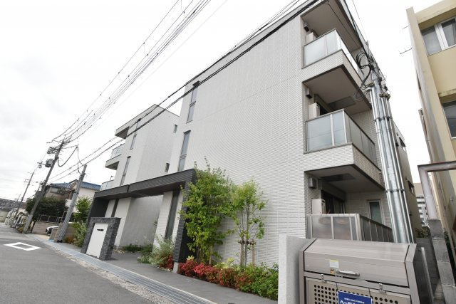へーベルメゾン小松西町西棟の外観