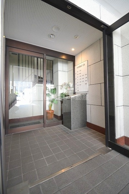 広島市西区庚午南１丁目の賃貸マンションのエントランス