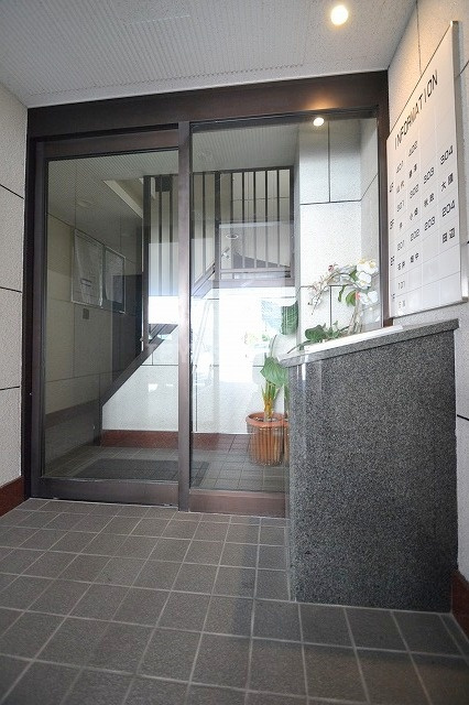 広島市西区庚午南１丁目の賃貸マンションのエントランス