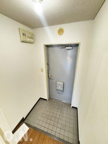 ガーデンフラットカメリアの玄関
