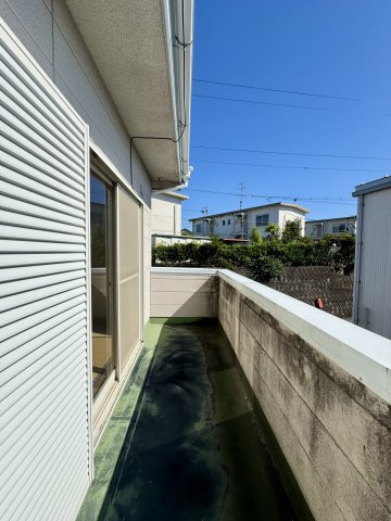 中央区 蜆塚町のバルコニー|バルコニーは横に長く、お天気の良い日は家族のお布団など気持ち良く干していただくことができます☆