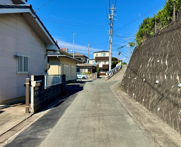 中央区 蜆塚町の前面道路含む現地写真|物件前の道路になります。車通りが少なく安心です。