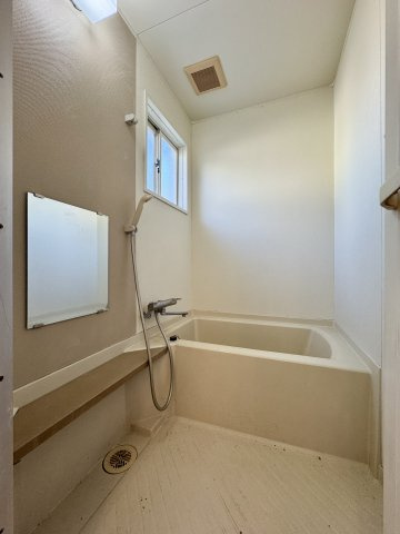 中央区 蜆塚町の浴室|一日の疲れを癒してくれる浴室。窓もあり換気も十分できます。