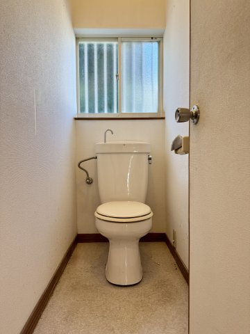 中央区 蜆塚町のトイレ|落ち着きを感じながらも、温かみがあるコンパクトなトイレです！
