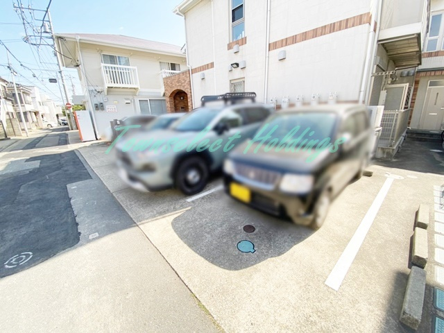 ビラ堀ノ内の駐車場