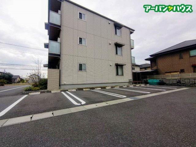 ヴィラ フォレスタの駐車場