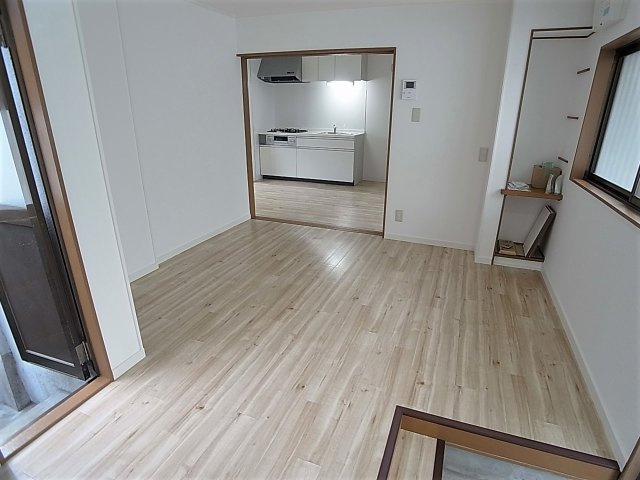 楠谷町貸家の玄関|玄関からの撮影、全体綺麗です