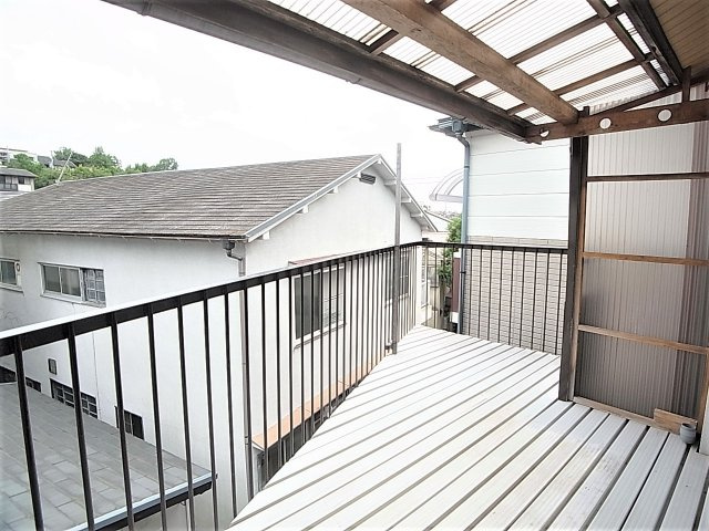 楠谷町貸家のバルコニー|日当たりの良い南向きバルコニー