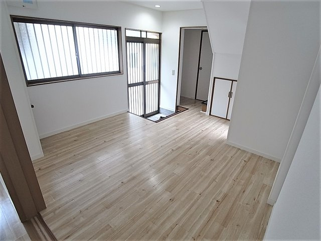 楠谷町貸家の内装|１Fの洋室をリビング代わりに使えます
