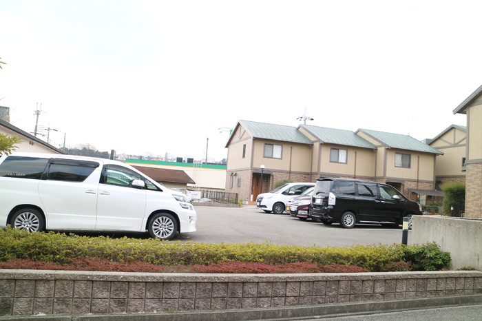 モンテアンヴァレA棟の駐車場