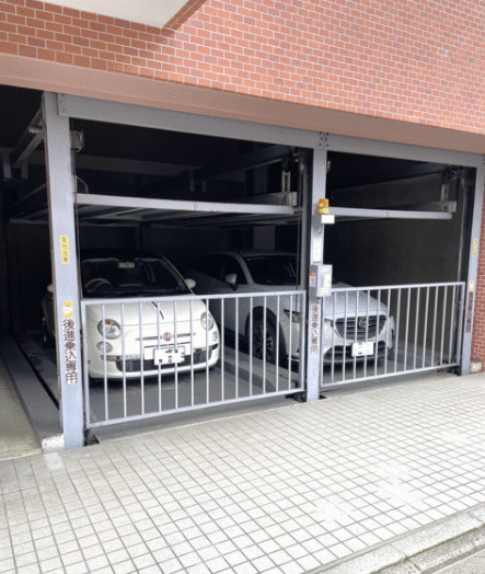 デ・リード御所西の駐車場