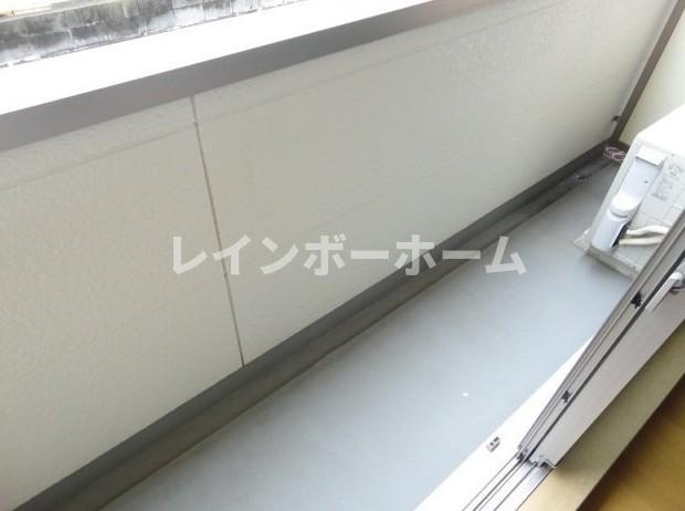 リバーアップ六実のバルコニー|暖かな日差しのふりそそぐバルコニー