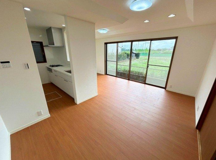 越谷市中島 中古戸建の居間・リビング