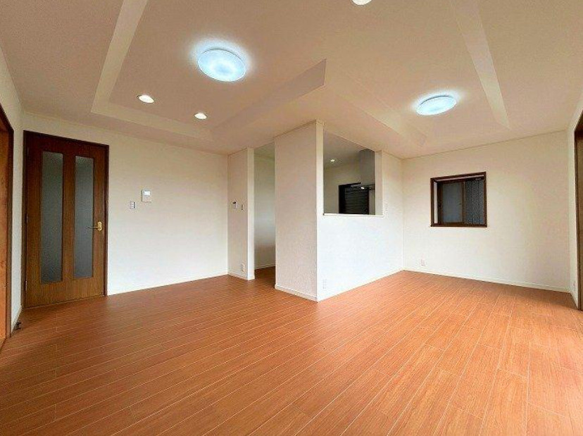 越谷市中島 中古戸建の居間・リビング