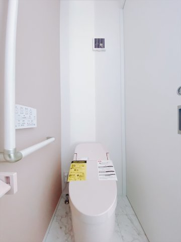 【新築戸建】前橋市荒牧町4丁目のトイレ|■トイレ｜白を基調としたトイレになってます♪窓付きなので常に綺麗を保てます♪
