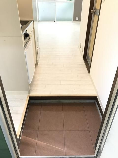 グランデール井土ヶ谷の玄関
