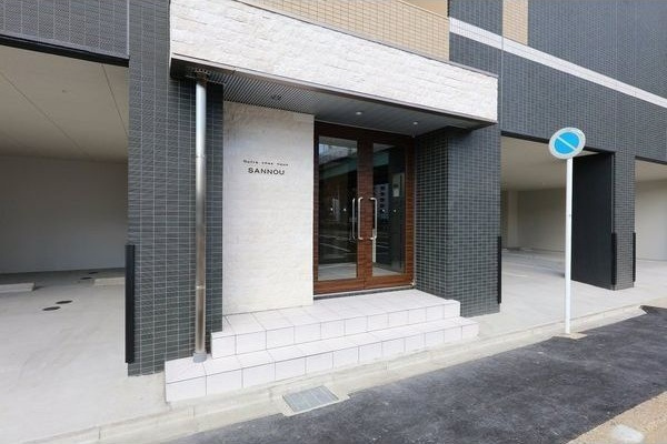 Notre chez nous SANNOU (ノートルシェヌー山王)のエントランス