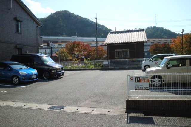 リビングIの駐車場