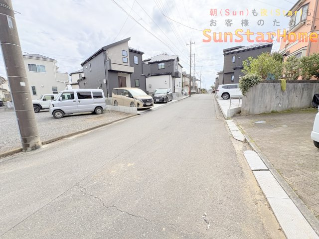 【サンスターホーム】武蔵村山市神明1丁目　リフォーム中古戸建の前面道路含む現地写真