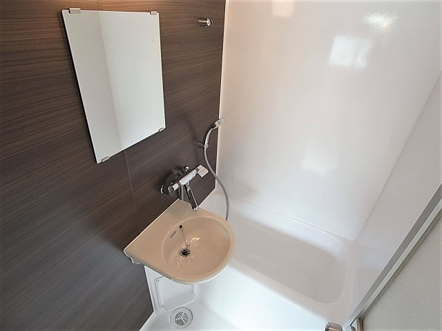 ソレイユパレスの浴室|入れ替え済で非常に綺麗なバスルーム、シングルレバーも便利