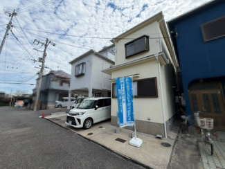 【前面道路含む現地写真】 | 今木町　中古一戸建 | 【駐車場】駐車スペース２台分ございますよ！愛車の置き場所に困らないですね♪