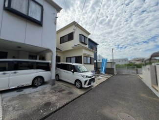 【駐車場】 | 今木町　中古一戸建 | 【閑静な住宅地でのびのび子育て】閑静な住宅地で子育て家族にピッタリ。毎日のお散歩も快適な緑に恵まれたエリアです。
