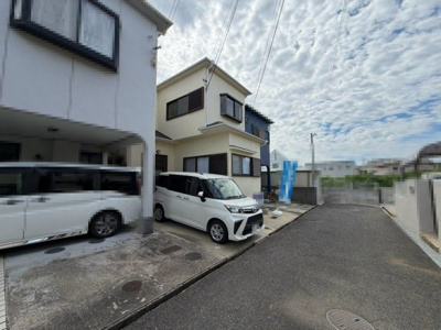 【駐車場】 | 今木町　中古一戸建 | 【閑静な住宅地でのびのび子育て】閑静な住宅地で子育て家族にピッタリ。毎日のお散歩も快適な緑に恵まれたエリアです。