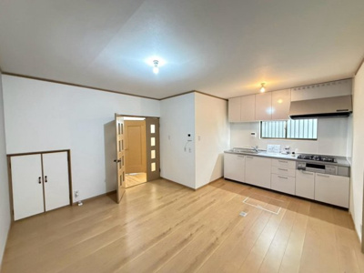 【居間・リビング】 | 今木町　中古一戸建 | 【即日見学予約可能】ネット予約も受け付けております！直前でネット予約締切に間に合わない場合は、お気軽にお電話ください♪