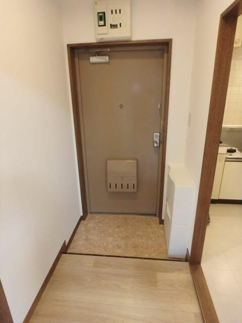 ストークマンション烏山の玄関