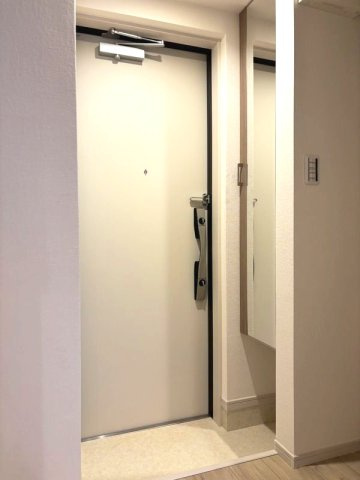 リブリ・Alleyの玄関