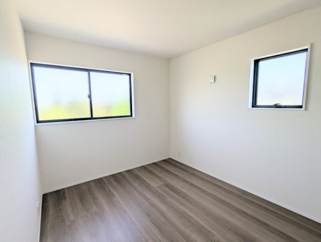 小牧市光ケ丘二丁目　全1棟の洋室