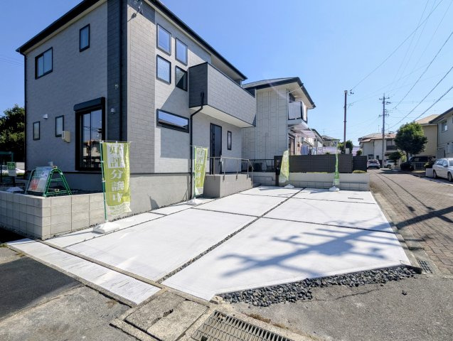 小牧市光ケ丘二丁目　全1棟の駐車場