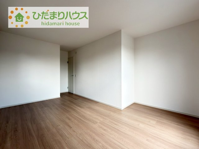 【寝室】 | 土浦市文京町1期　新築戸建　1号棟 | 大きなベッドを置いても余裕の広さの主寝室♪