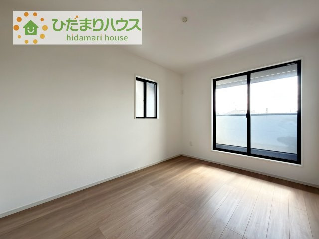 【洋室】 | 土浦市文京町1期　新築戸建　1号棟 | お掃除しやすく、清潔感を保てるのでダニも発生しにくいフローリング♪