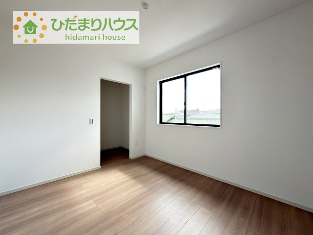 【洋室】 | 土浦市文京町1期　新築戸建　1号棟 | 夏場に心地良いひんやり感はフローリングならでは☆彡
