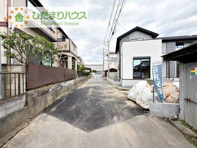 【前面道路含む現地写真】 | 土浦市文京町1期　新築戸建　1号棟 | 商業施設至近で、お買い物に便利な立地です( *´艸｀)