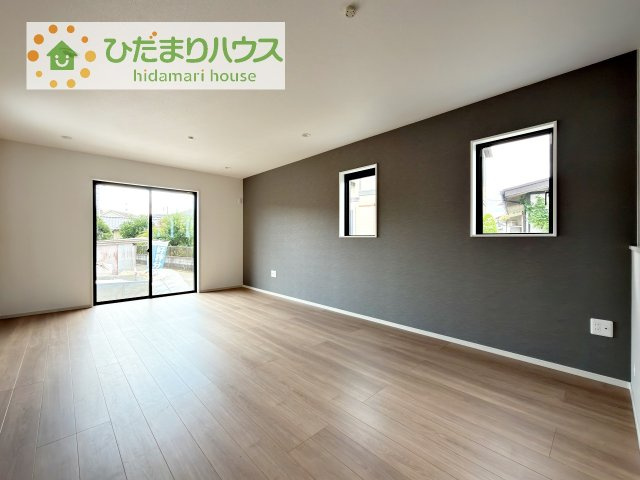 【居間・リビング】 | 土浦市文京町1期　新築戸建　1号棟 | リビングの窓からはあたたかな日差しが差し込みます(*'▽')