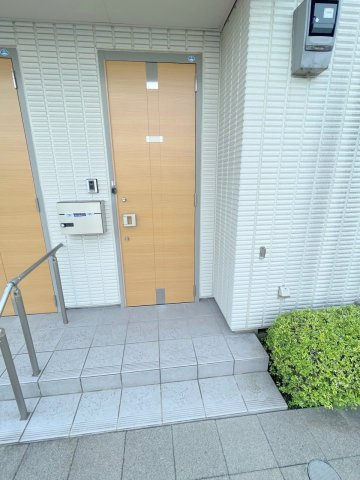 サンドエル鶴ヶ島の玄関