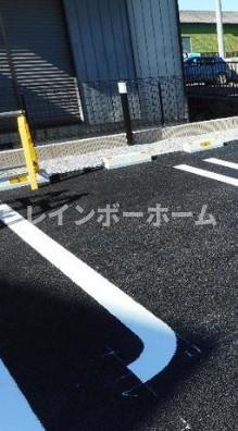 アルバUの駐車場