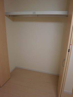 ミレニア草加住吉の収納|お洋服も収納できますね☆