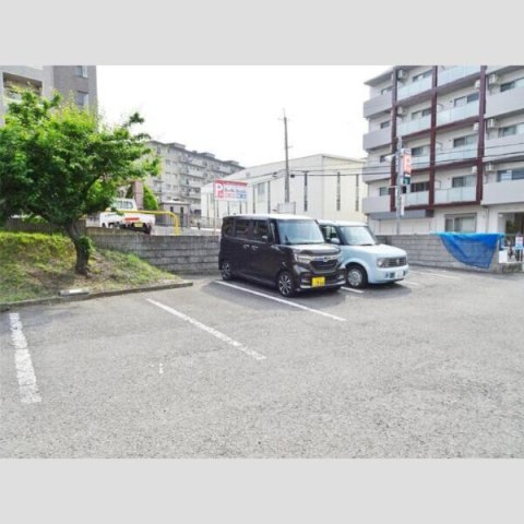 ボナール青葉丘の駐車場