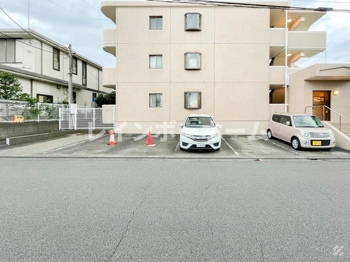 リブラ川崎の駐車場