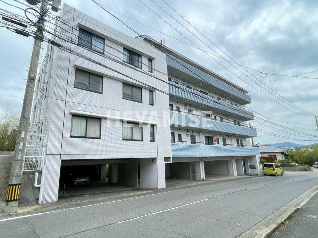 コリンヌ八つ尾の外観
