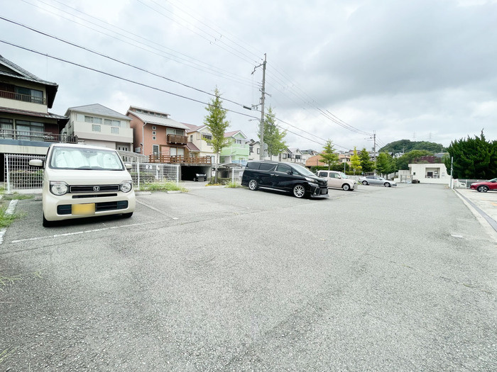 ロイヤルマンション１号棟の駐車場